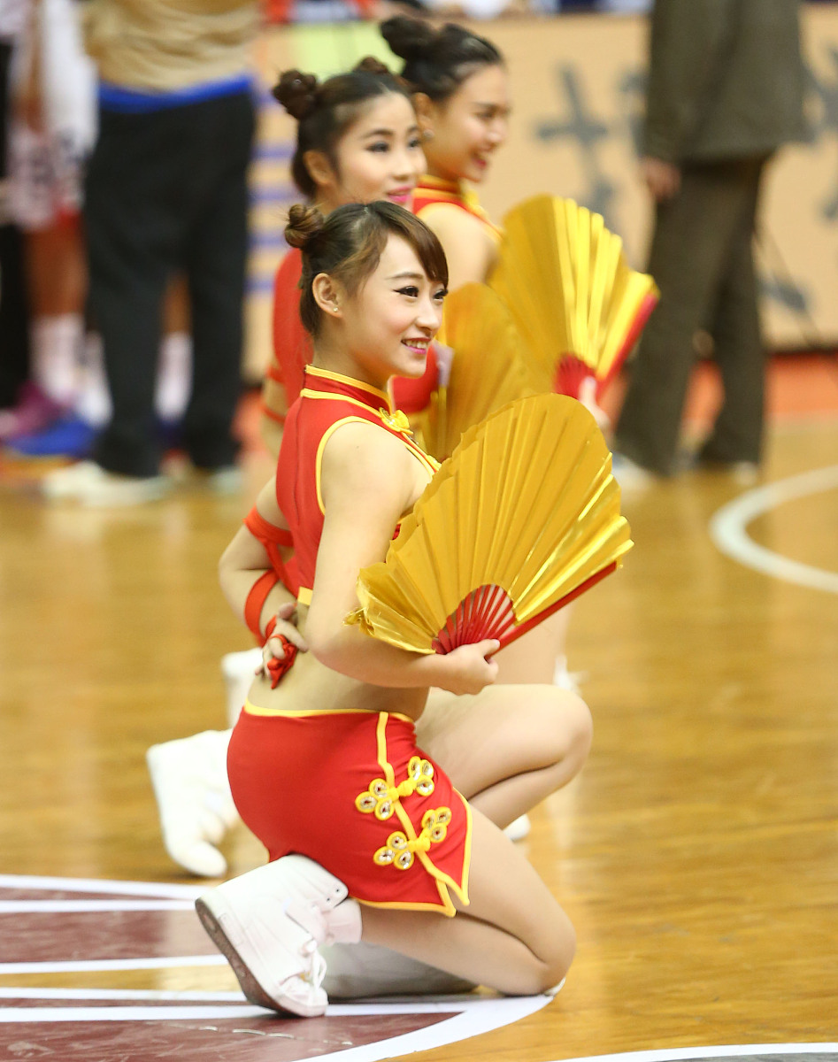 华体会-关于穆古鲁扎回归赛场，赛事规则更新首场状态亮眼，美国队观众沸腾！的信息